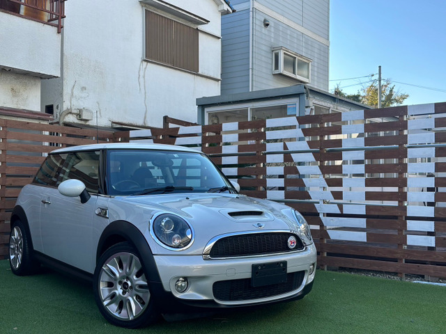 MINI　R56　（カムデン）　50　2010年式　シルバー