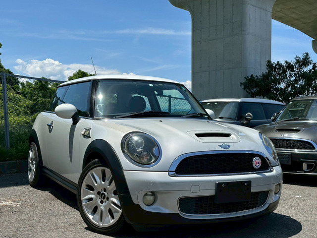 MINI　R56　（カムデン）　50　2010年式　シルバーツートン
